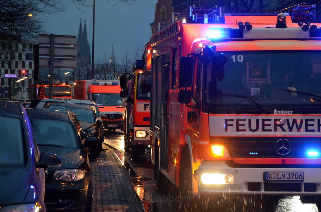 Feuer 2 Dachwohnung Koeln Severinswall Bayenstr P125.JPG